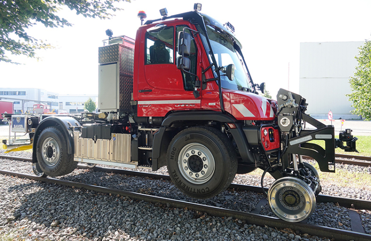 L'Unimog rail-route comme porte-outils pour Die Zentralbahn