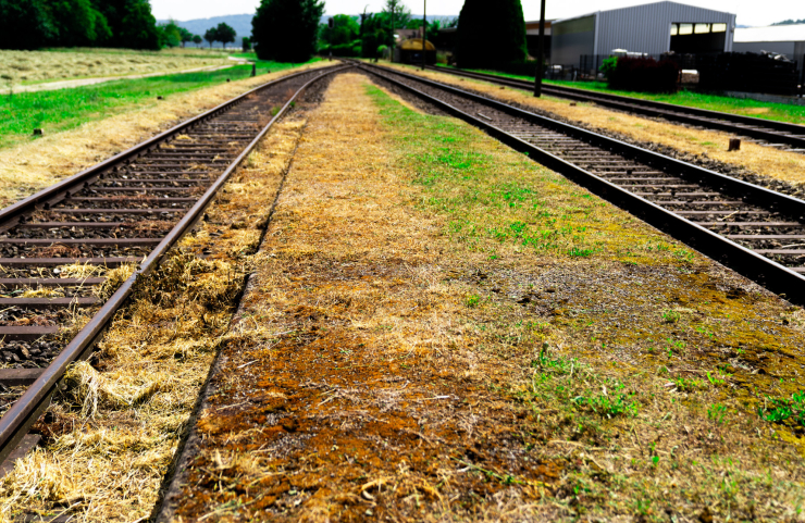 Zone de voie ferroviaire après l'intervention