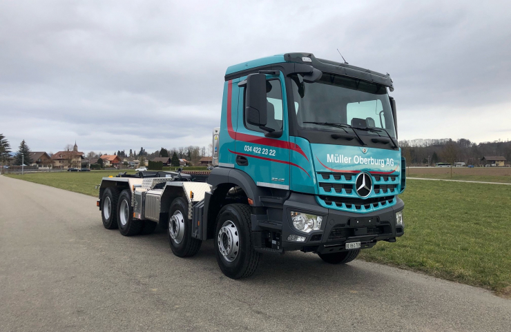 Müller Oberburg AG – Neuer Mercedes Benz Arocs 3246 mit VDL Containersystemen BV Kettengerät Typ 24.70