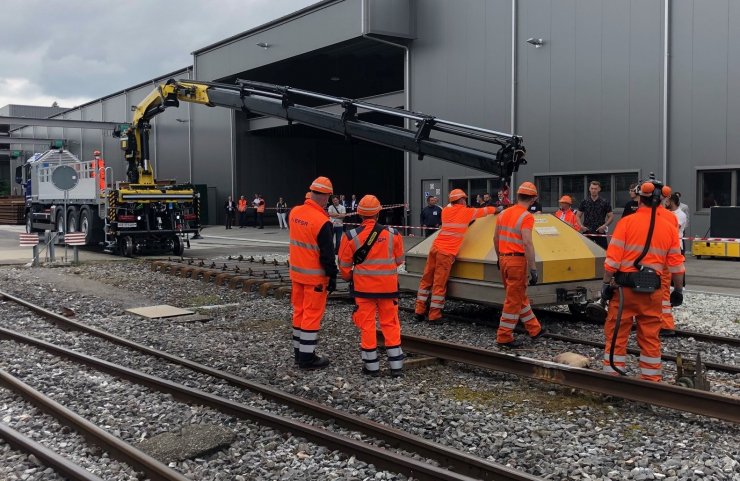 Platzieren der Schweisslore auf der Baustelle 