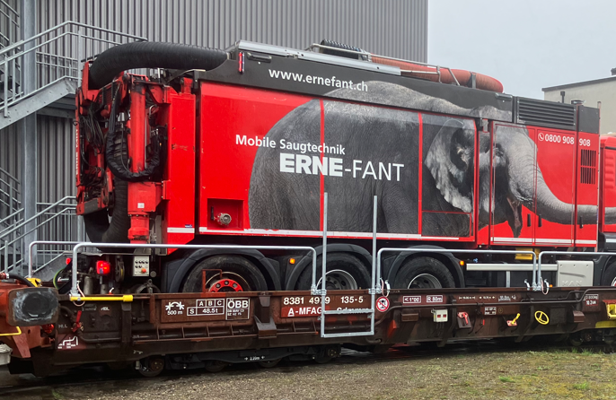 BAV- und SBB-Zulassung für Saugbagger und Kanalreiniger auf Niederflurwagen