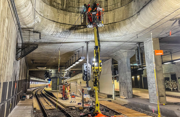 Sicherheitswärter auf der Baustelle Bahnhof/Flughafen Genf