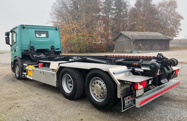 Müller Recycling AG – Neuer SCANIA G450 mit VDL Containersystemen BV Kettengerät Typ 20.65