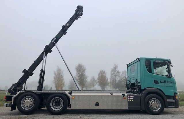 Müller Recycling AG – Neuer SCANIA G450 mit VDL Containersystemen BV Kettengerät Typ 20.65