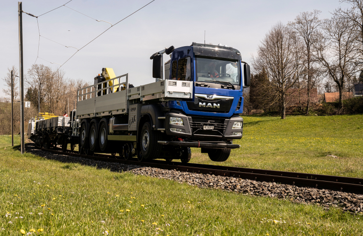 Ce camion roule sur les rails