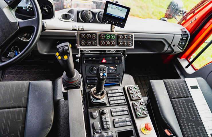 Zweiwege-Unimog Fahrerkabine innen_dieZentralbahn