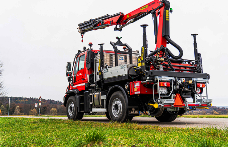 Zweiwege-Unimog Kran hinten_dieZentralbahn