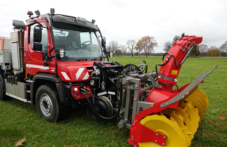 Zweiwege-Unimog mit Schneefräse_dieZentralbahn