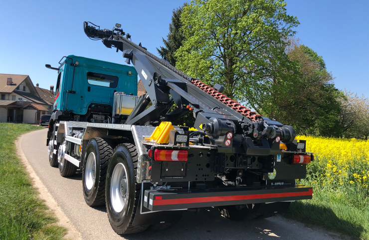 MÜLLER OBERBURG AG - NOUVELLE MERCEDES BENZ AROCS 3246 AVEC VDL CONTAINER SYSTEMS BV CHAIN MACHINE TYPE 24.70