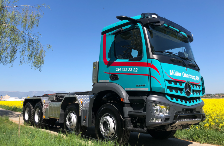 Müller Oberburg AG – Neuer Mercedes Benz Arocs 3246 mit VDL Containersystemen BV Kettengerät Typ 24.70