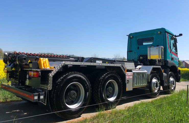 MÜLLER OBERBURG AG - NOUVELLE MERCEDES BENZ AROCS 3246 AVEC VDL CONTAINER SYSTEMS BV CHAIN MACHINE TYPE 24.70