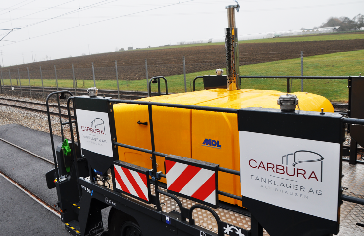Rotrac RR24  rangiert bei der Carbura Tanklager AG