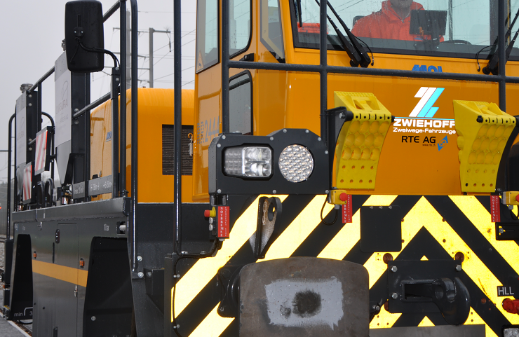 Rotrac RR24  rangiert bei der Carbura Tanklager AG