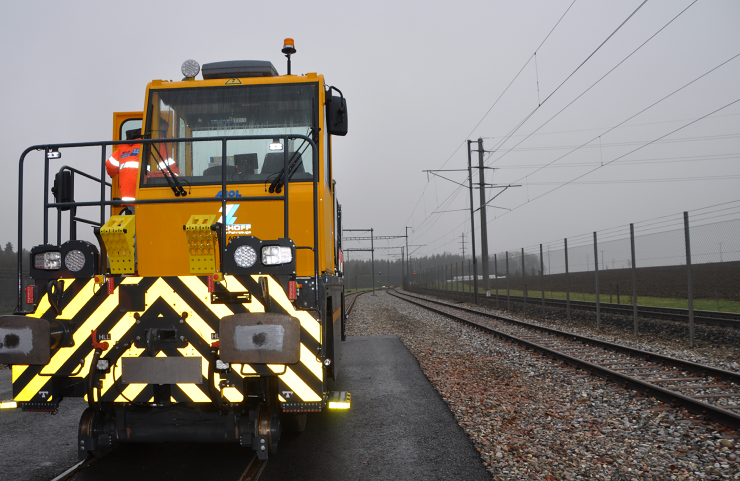 Rotrac RR24  rangiert bei der Carbura Tanklager AG
