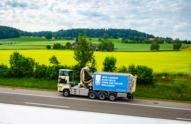 Böschungspflege auf der Autobahn