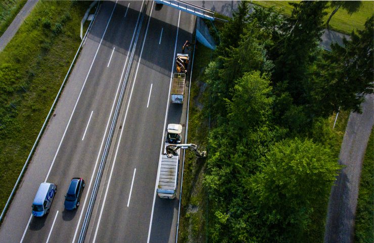 Böschungspflege auf der Autobahn