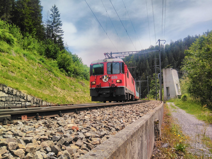 Contrôle de l'état des lignes aériennes RhB