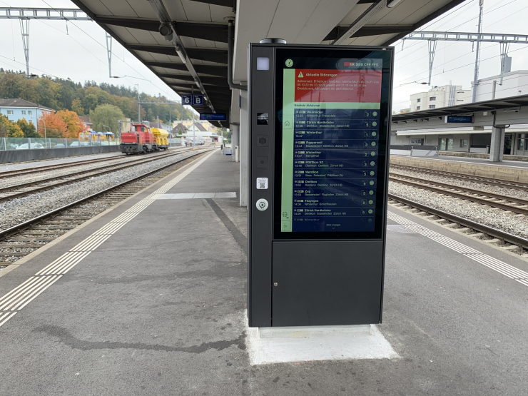 Steht auf einem guten Fundament, das Display bereit zur Kundennutzung