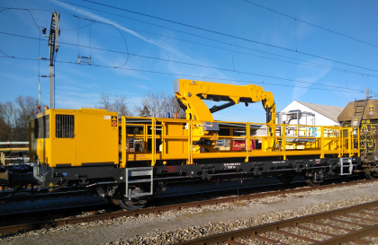 Wagon de train plat avec carrosserie