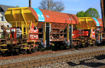 Wagon Facs-x à ballast avec tapis roulants