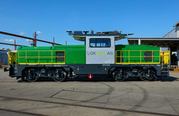 Tribrid-Lokomotive Aeam 841