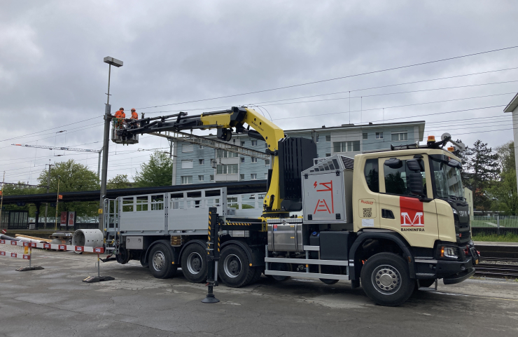 Zweiwege-Fahrleitungs LKW