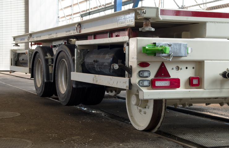 Chieftain Trailer Schiene / Strasse