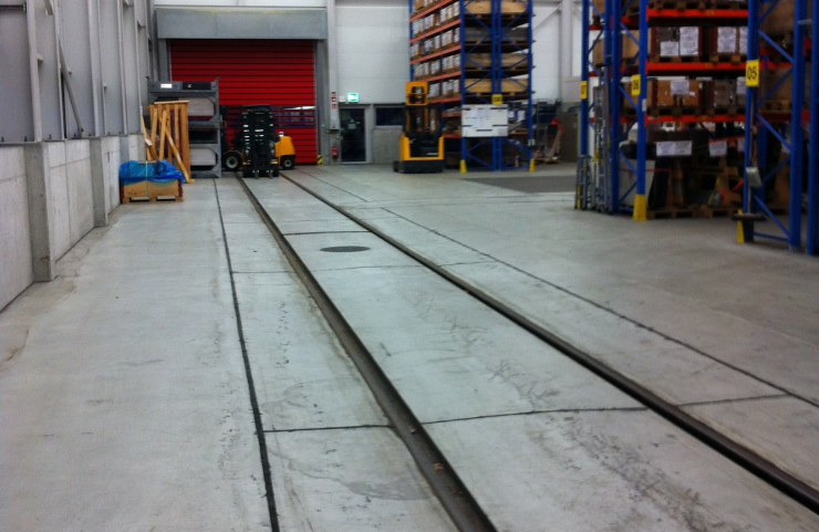 Logistikhalle mit Gleisanschluss
