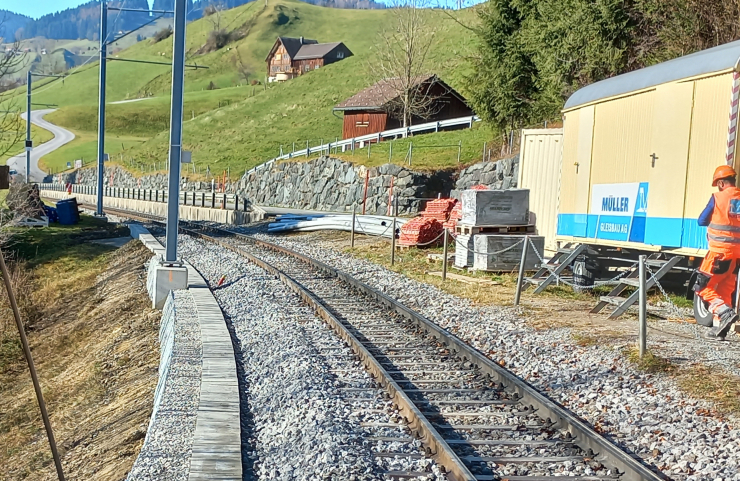 Erneuerung der Bankettsicherung und Kabelkanäle 