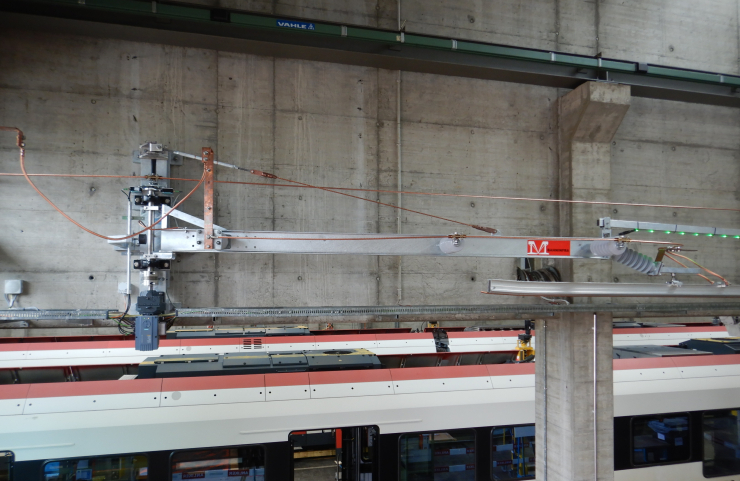 Serviceanlage Basel - schwenkbare Stromschiene