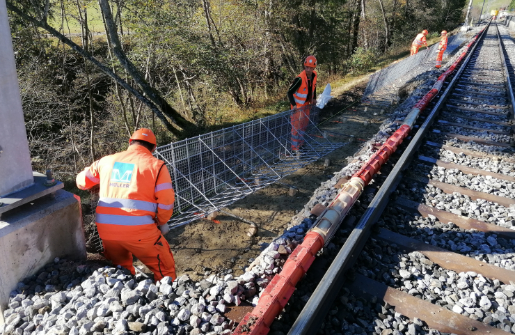 Erneuerung der Bankettsicherung und Kabelkanäle 